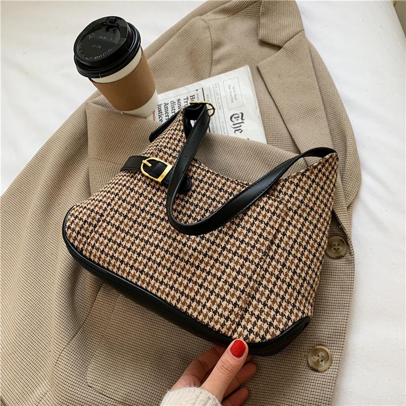 Fashion Half Moon Bag Designer Women Handbag Bag Soft Pu Leather Shoulder Crossbody Bags Lady Tote Purse 2021, Black
Fashion Half Moon Bag Designer Women Handbag Bag Soft Pu Leather Shoulder Crossbody Bags Lady Tote Purse 2021, Black