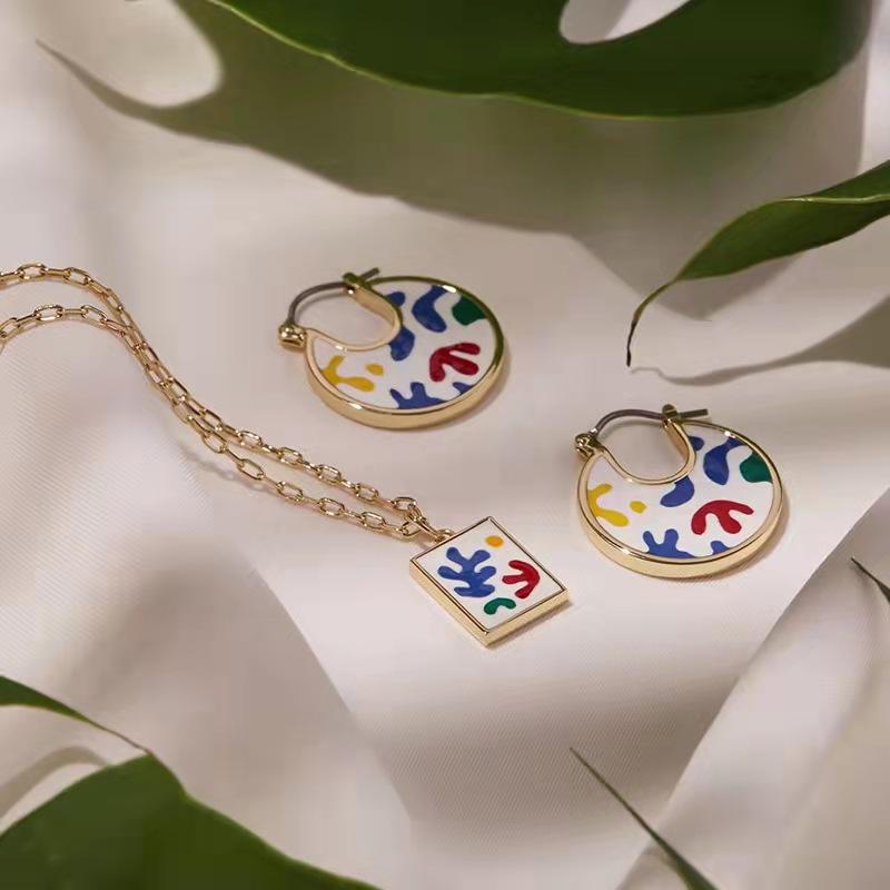 Pendant Necklaces Ins Fashion Enamel Abstract Pattern Square Card Necklace Stainless Steel Gold Chain For Women Girl Party Jewelry
Pendant Necklaces Ins Fashion Enamel Abstract Pattern Square Card Necklace Stainless Steel Gold Chain For Women Girl Party Jewelry