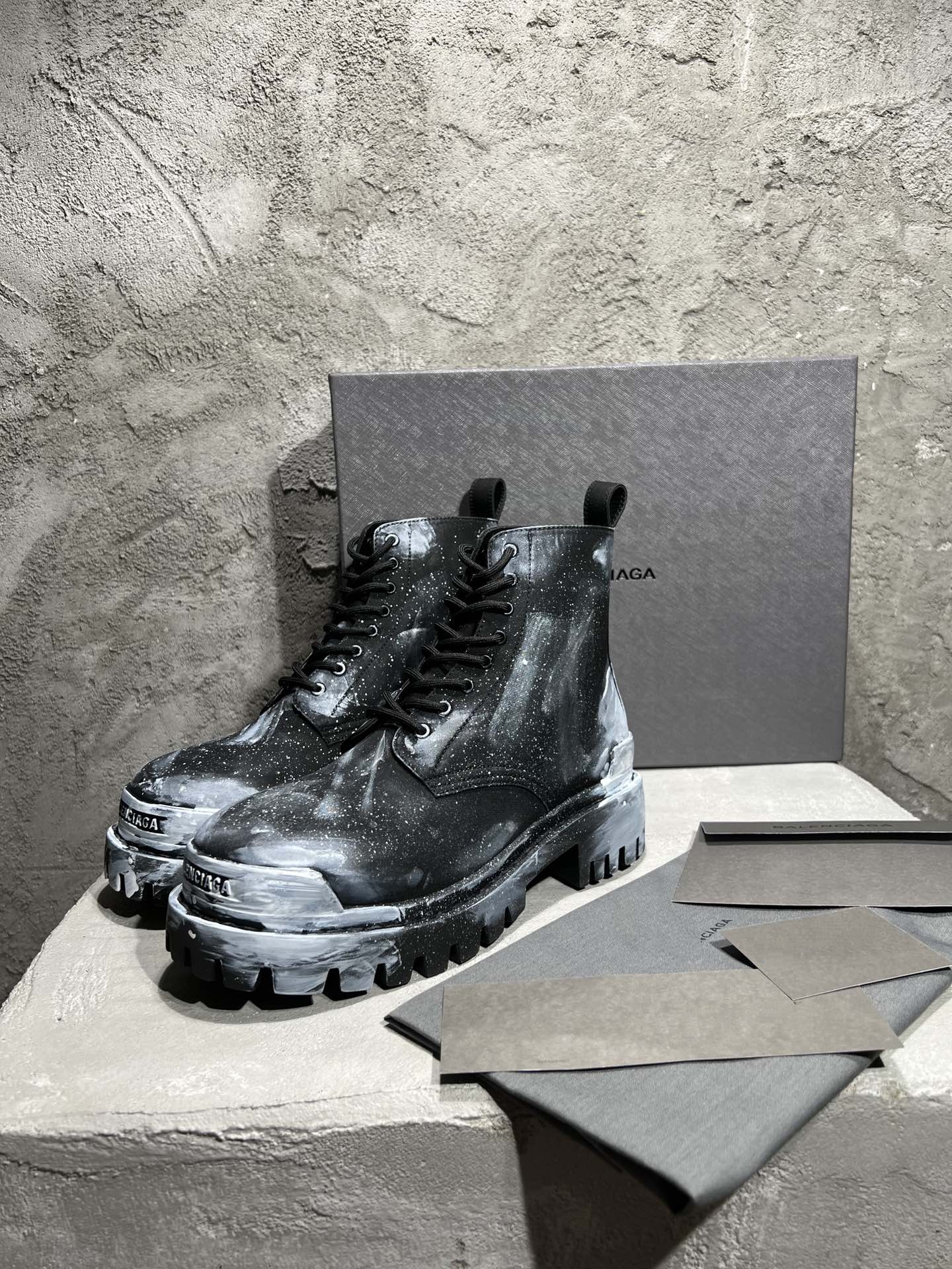 2022 spring new great mens real leather boots Shoes ~ top quality mens designer boots Eu size 39-45, Black
2022 spring new great mens real leather boots Shoes ~ top quality mens designer boots Eu size 39-45, Black