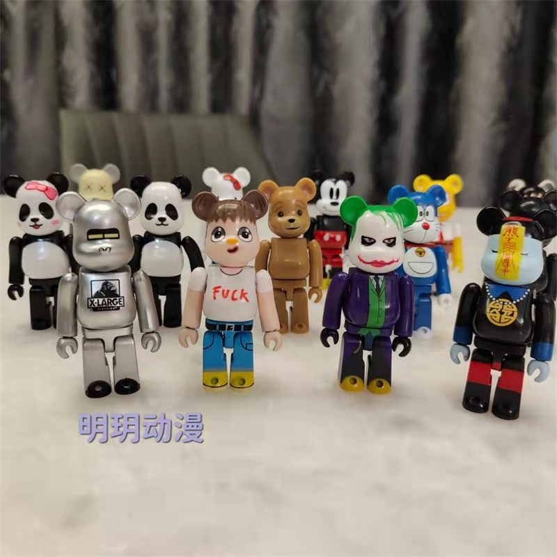 Bearbrick 100% 7cm building block violence bear clown jingle empty mountain base hand-made model blind box decoration
Bearbrick 100% 7cm building block violence bear clown jingle empty mountain base hand-made model blind box decoration