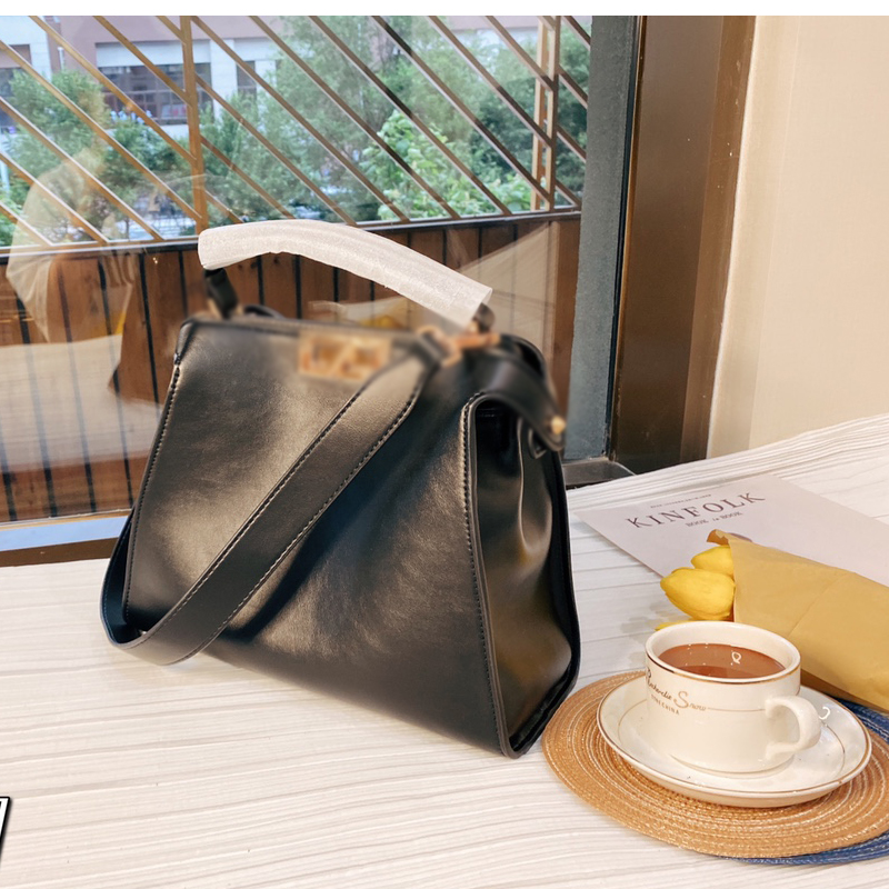 2021 Women Luxury Designer Crossbody Bags Brand Fashion Shoulder Bag Classic Genuine Leather Handbags Zipper Purse, No bags
2021 Women Luxury Designer Crossbody Bags Brand Fashion Shoulder Bag Classic Genuine Leather Handbags Zipper Purse, No bags