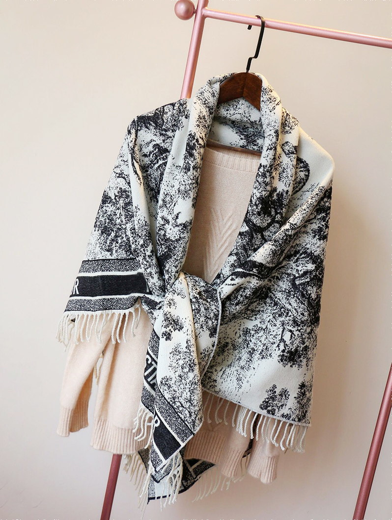 2021 Scarves Designer woman cashmere scarf Men and Women Big Size winter Pashmina ladies Shawls Letter pattern wool Landscape animal Print Pashminas 70*180cm
2021 Scarves Designer woman cashmere scarf Men and Women Big Size winter Pashmina ladies Shawls Letter pattern wool Landscape animal Print Pashminas 70*180cm