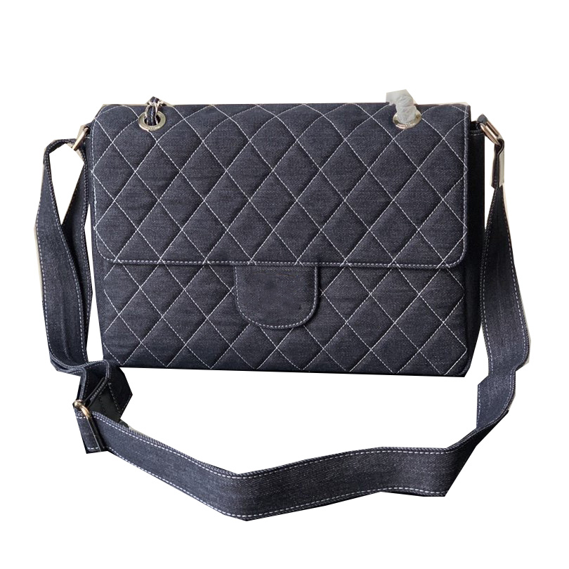 Denim Dark Blue Jumbo Maxi Vintage Bags Classic Flap Matelasse Chain Crossbody Shoulder Luxury Designer Adjustable Shoulder Strap Messenger Handbag Totes 36CM, Box
Denim Dark Blue Jumbo Maxi Vintage Bags Classic Flap Matelasse Chain Crossbody Shoulder Luxury Designer Adjustable Shoulder Strap Messenger Handbag Totes 36CM, Box