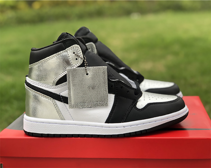 classic High GO Basketball Shoes Metallic Silver Black toes Luxurys Designers Men women Jumpman 1 Top calf leather Patch pattern Fashion Trainers Sneakers With Box, #1
classic High GO Basketball Shoes Metallic Silver Black toes Luxurys Designers Men women Jumpman 1 Top calf leather Patch pattern Fashion Trainers Sneakers With Box, #1