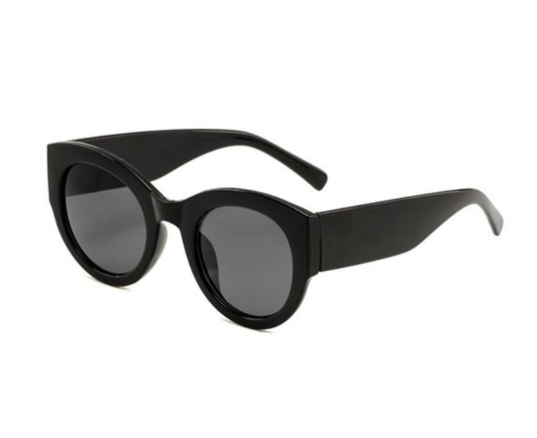 Luxury Desinger Square Sunglasses with Stamp UV400 Full Frame Sunglasses for Women Men Fashion Accessories High Quality Z668
Luxury Desinger Square Sunglasses with Stamp UV400 Full Frame Sunglasses for Women Men Fashion Accessories High Quality Z668