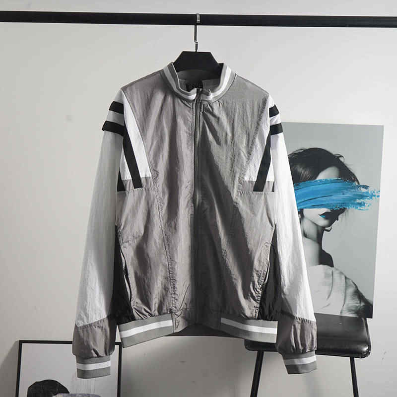 21ss Men Jackets Sport Style Contrast Color Young People Streetwear Good Quality Glossy Spring New Arrival Men Women's Outwear Size -2XL, Gray
21ss Men Jackets Sport Style Contrast Color Young People Streetwear Good Quality Glossy Spring New Arrival Men Women's Outwear Size -2XL, Gray