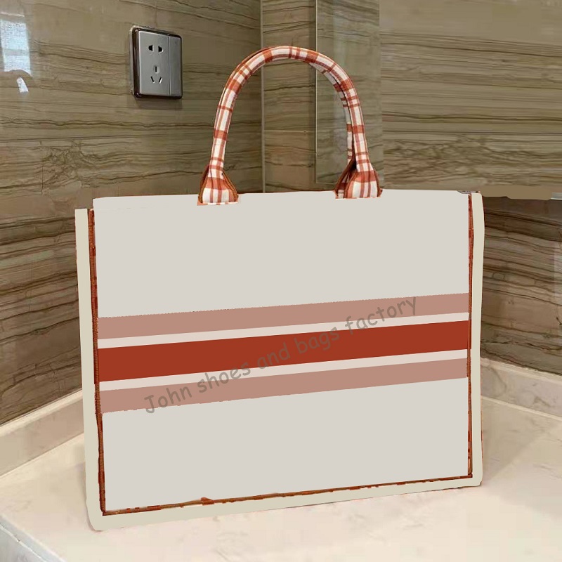 Top women Genuine flower design Book Tote handbags tote twist handbag messenger Shopping bag shoulder pockets Totes Cosmetic Bag
Top women Genuine flower design Book Tote handbags tote twist handbag messenger Shopping bag shoulder pockets Totes Cosmetic Bag