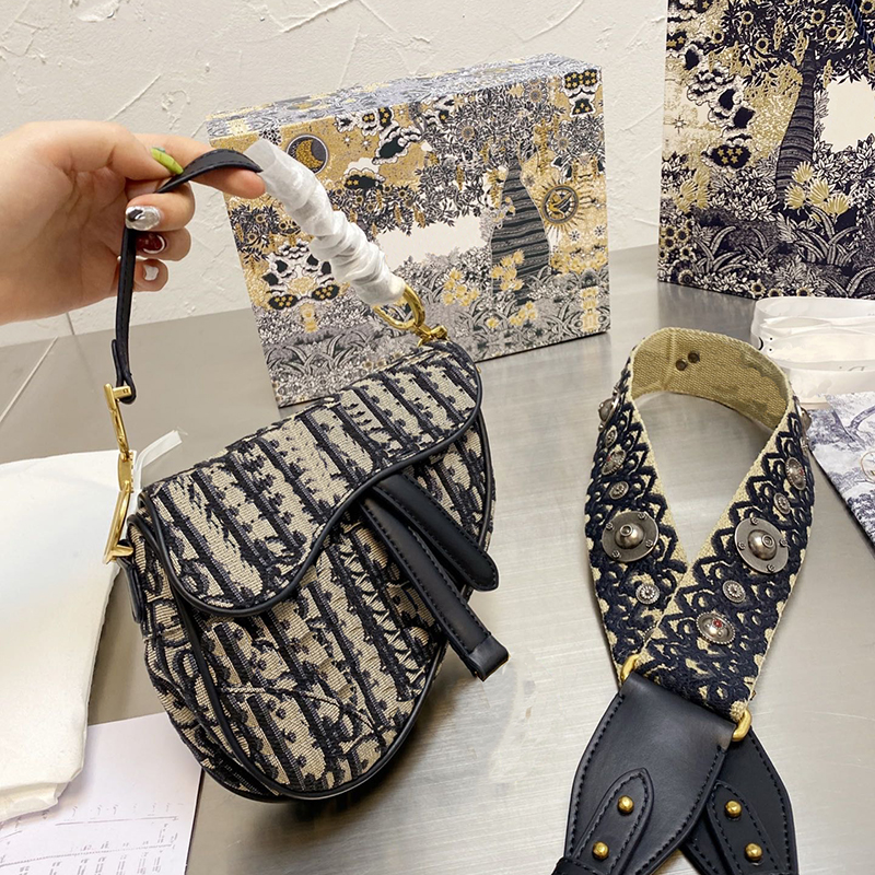 Man Saddle Bag Famous Brands Luxurys Designers Bags 2021 High Quality Crossbody Handbags Womans Purses Fashion Shoulder Handbag 21031602XS, Extra cost
Man Saddle Bag Famous Brands Luxurys Designers Bags 2021 High Quality Crossbody Handbags Womans Purses Fashion Shoulder Handbag 21031602XS, Extra cost