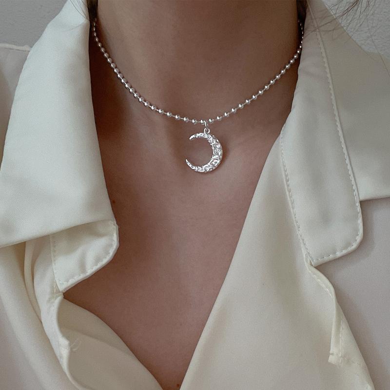 Chokers Moon Beads Strand Pendant Necklaces For Women Trendy Texture Crescent Clavicle Chain Simple Fashion Blazed Jewelry Female
Chokers Moon Beads Strand Pendant Necklaces For Women Trendy Texture Crescent Clavicle Chain Simple Fashion Blazed Jewelry Female