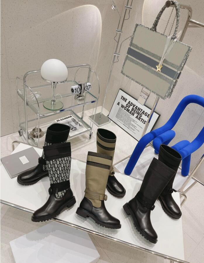 D-Major Ankle Boot 2021 Luxury Designer Elegant and Assertive Shoes with Adjustable Band Black Calfskin Leather Fashion Classic Top Quality, Customize
D-Major Ankle Boot 2021 Luxury Designer Elegant and Assertive Shoes with Adjustable Band Black Calfskin Leather Fashion Classic Top Quality, Customize