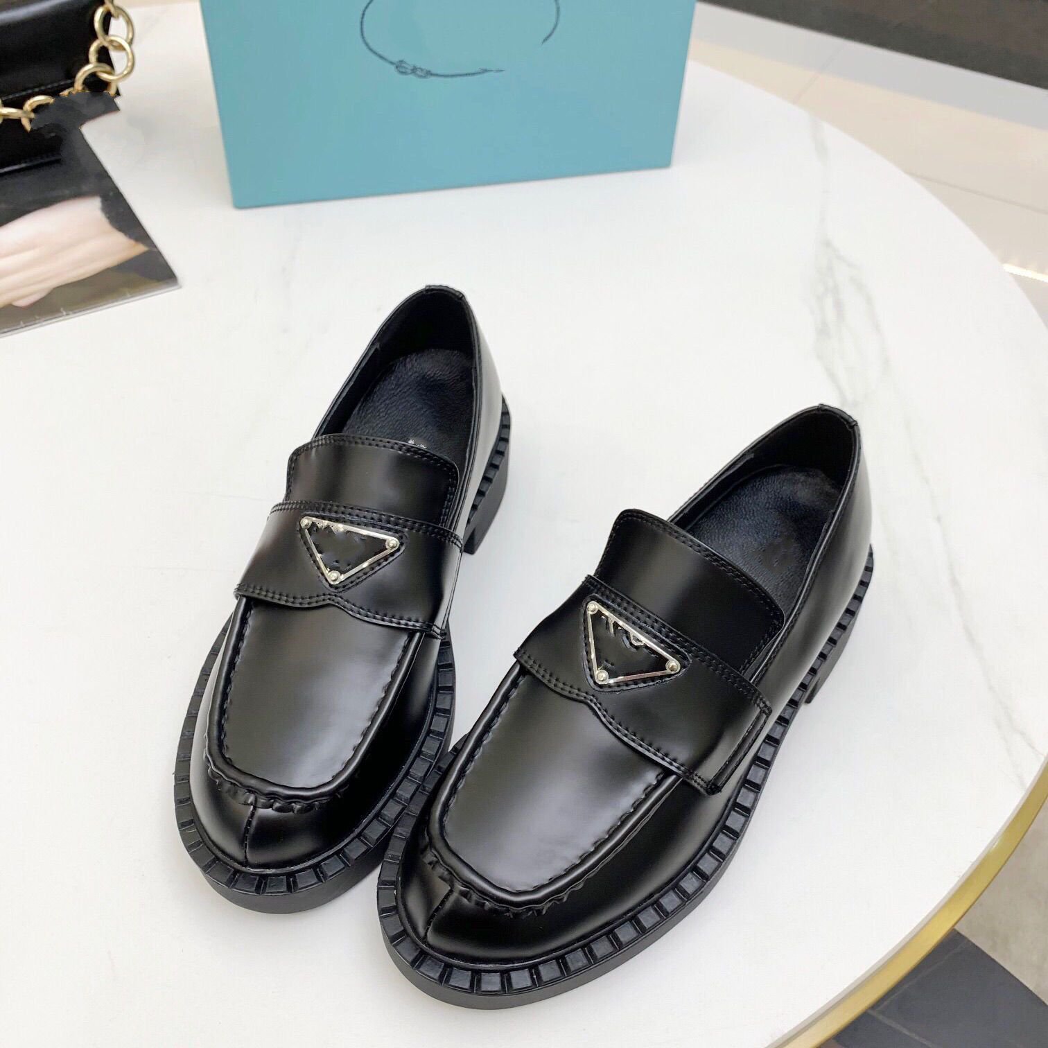 Dio 2021 neuesten Frauen, die Turnschuhe, Mode-LAC-Low-Top-Schuhe, klassische Kleider-Design-Schuhe, Gre 35-40 MJJK0001
Dio 2021 neuesten Frauen, die Turnschuhe, Mode-LAC-Low-Top-Schuhe, klassische Kleider-Design-Schuhe, Gre 35-40 MJJK0001