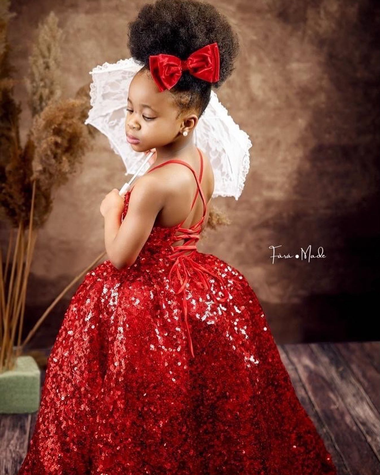 Red Sparkly 2021 Flower Girl Dresses Spaghetti Sequined Little Girl Wedding Dresses Cheap Communion Pageant Dresses Gowns ZJ735