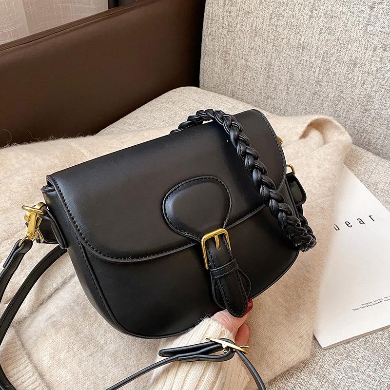 Texture retro small bag women's bag autumn and winter 2021 new fashion versatile One Shoulder Messenger net red, Black
Texture retro small bag women's bag autumn and winter 2021 new fashion versatile One Shoulder Messenger net red, Black