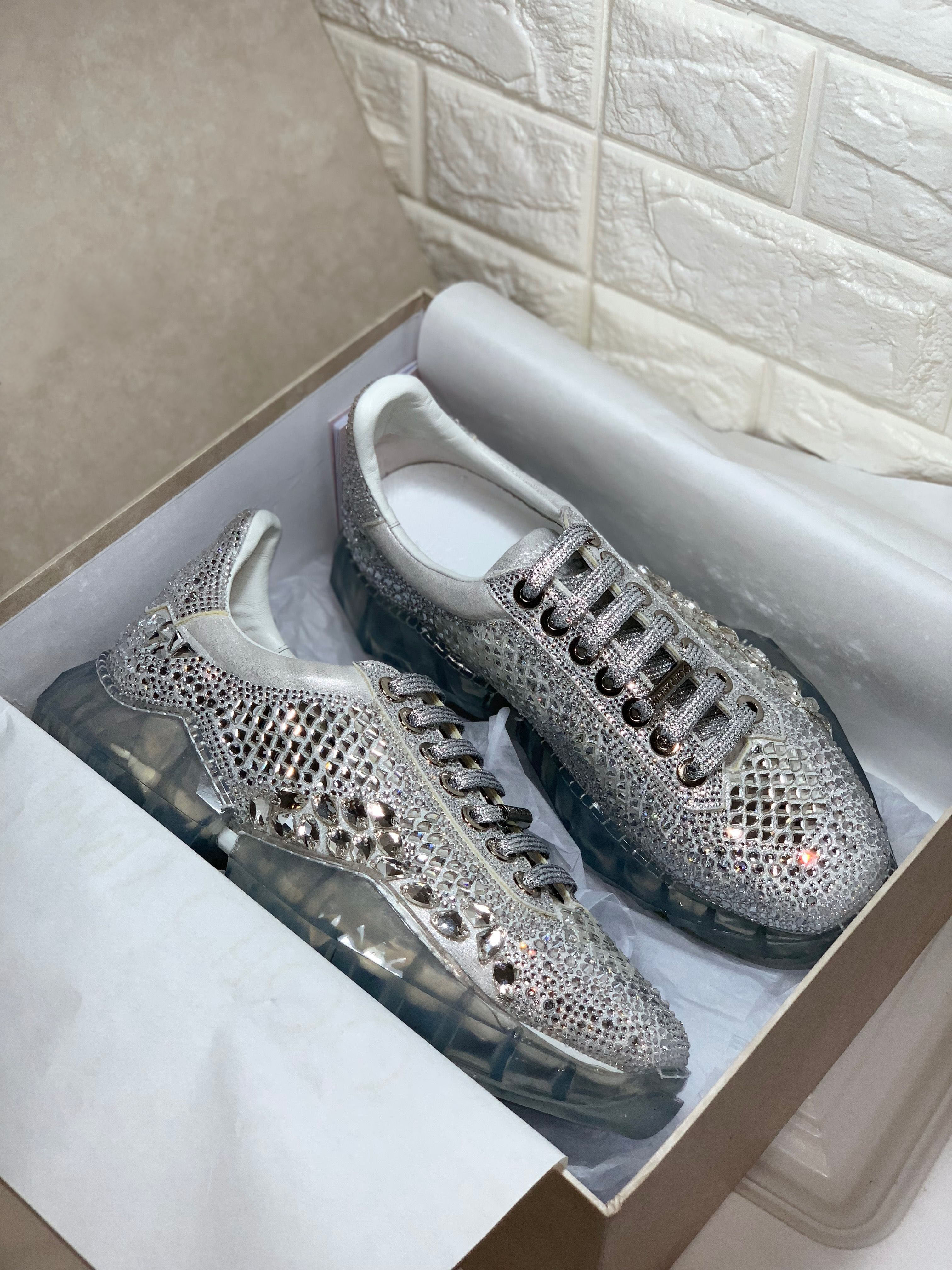 2021s Luxury designer shoes casual sneakers for women sliver black crystal shimmer diamond suede woman trainers chunky sneaker platform roun
2021s Luxury designer shoes casual sneakers for women sliver black crystal shimmer diamond suede woman trainers chunky sneaker platform roun