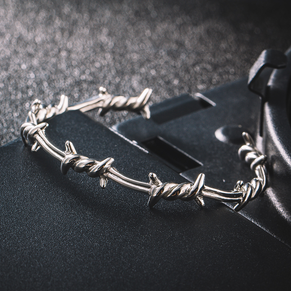 Men's And Women's Bangle Open Thorn Line Geometric Bracelet Sleeve Barbed Wire Bracelets
Men's And Women's Bangle Open Thorn Line Geometric Bracelet Sleeve Barbed Wire Bracelets