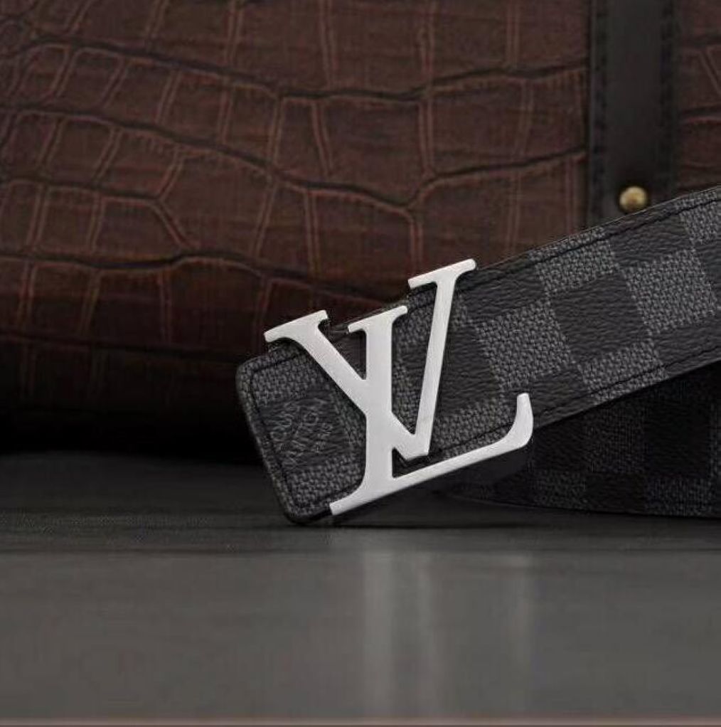 M17 hot LV LOUIS VITTON Elder-flower belt for men and women, brass belt buckle, alloy belt buckle, smooth buckle, Black
M17 hot LV LOUIS VITTON Elder-flower belt for men and women, brass belt buckle, alloy belt buckle, smooth buckle, Black