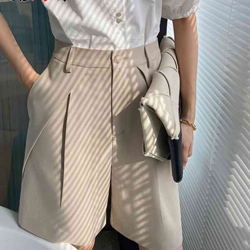 Khaki Women' Summer Fashion Shorts Knee-length Wide High Waist Formal Long Female Loose Casual Short Pants Women Black 210603
Khaki Women' Summer Fashion Shorts Knee-length Wide High Waist Formal Long Female Loose Casual Short Pants Women Black 210603