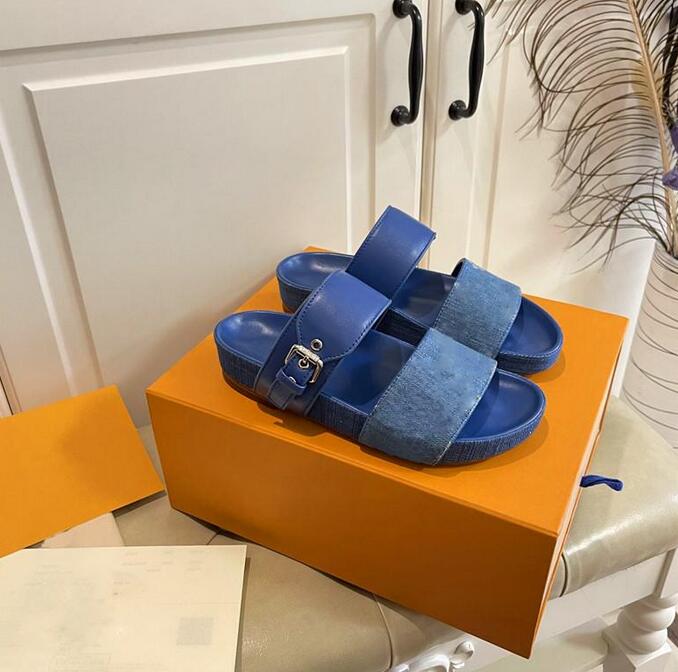 2021 Designer Women Slides Sandal Bom Dia Flat Mule Slipper Patent Canvas Men Beach Rubber Soles Summer Flip Flops with box sizze 35-46, Color 9
2021 Designer Women Slides Sandal Bom Dia Flat Mule Slipper Patent Canvas Men Beach Rubber Soles Summer Flip Flops with box sizze 35-46, Color 9