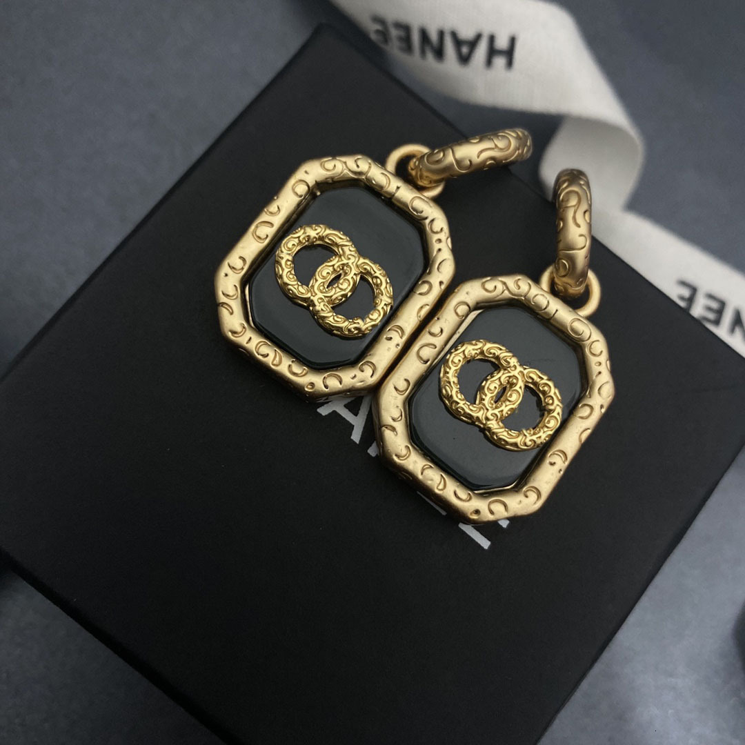 Designer earrings Jewellery2021 square women's medieval carving technology Xiaoxiang Fengyun totem classic versatile Earrings 2IJD, Silver
Designer earrings Jewellery2021 square women's medieval carving technology Xiaoxiang Fengyun totem classic versatile Earrings 2IJD, Silver