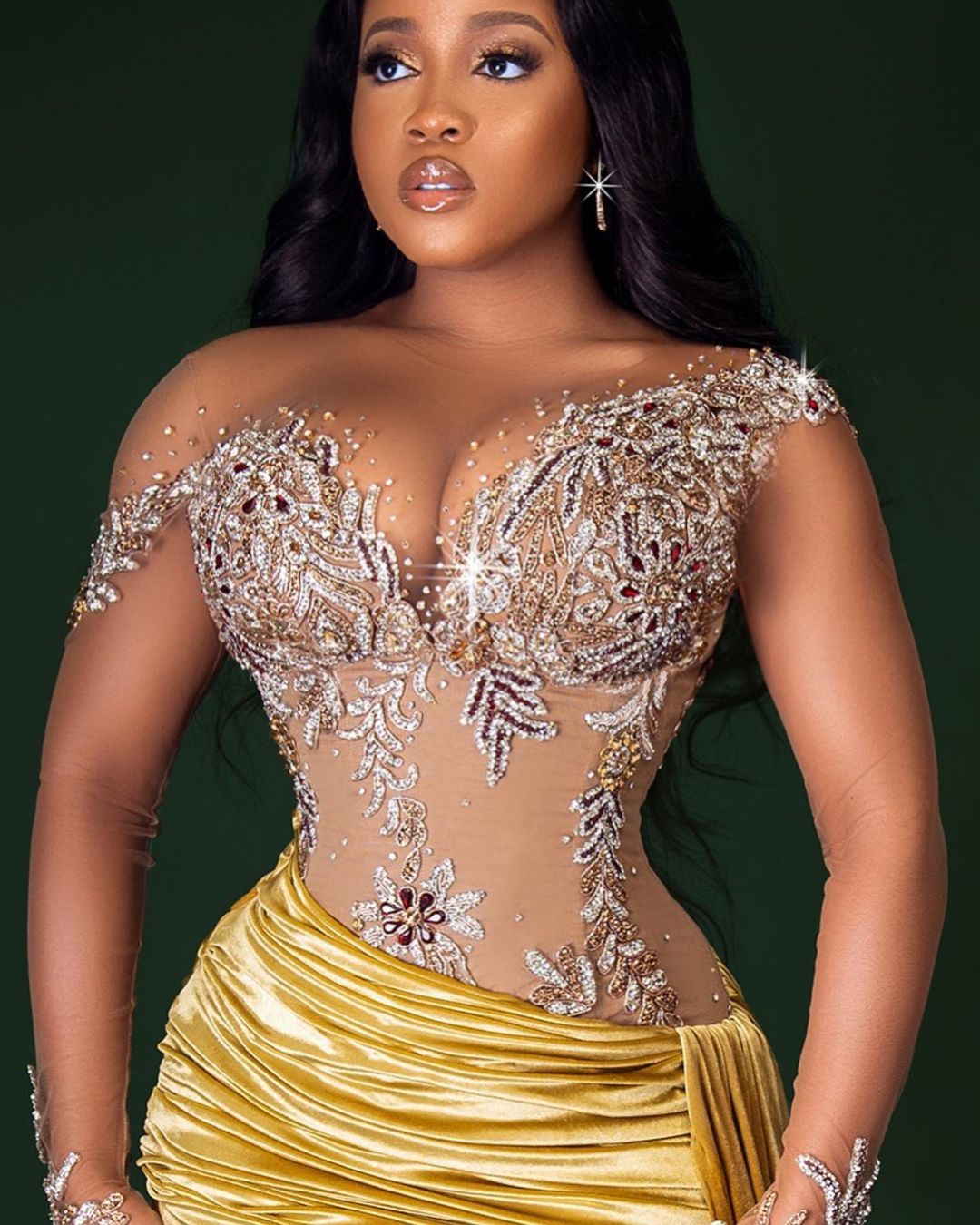 2022 Plus Size Arabic Aso Ebi Gold Stylish Satin Prom Dresses Beaded Crystals Appliques Evening Formal Party Second Reception Birthday Engagement Gown