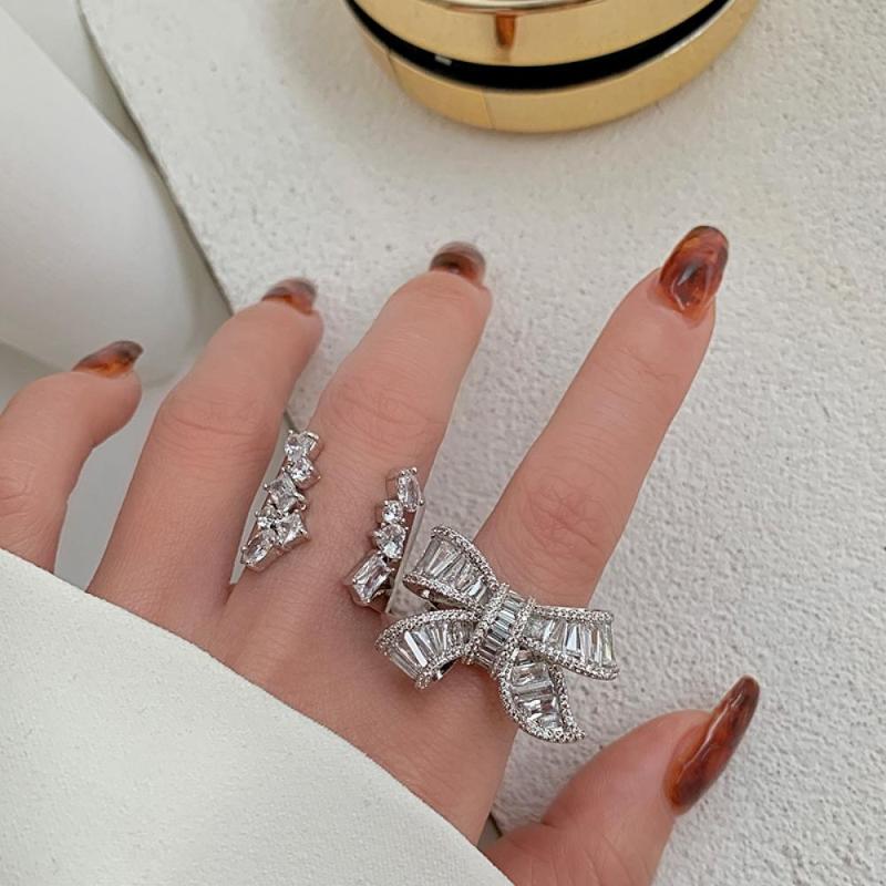 Cluster Rings Diamond T Square Trapezoid Wide Ring Fashion Temperament Personality Ins Style Index Finger Bow, Golden;silver
Cluster Rings Diamond T Square Trapezoid Wide Ring Fashion Temperament Personality Ins Style Index Finger Bow, Golden;silver