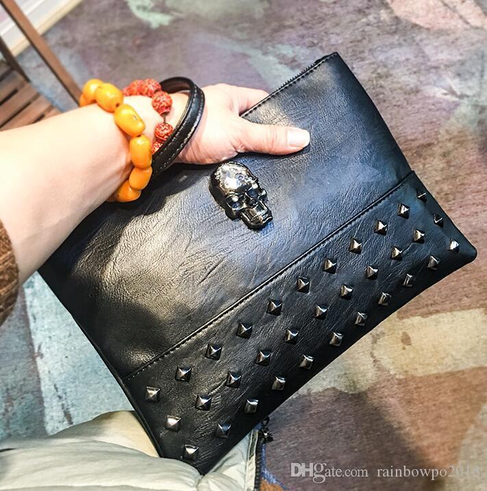 Wholesale brand men bag street trend skulls decoration mens and women holding bags personality rivet punk handbag skull diamond lovers wrist, Black(boutique box) 
Wholesale brand men bag street trend skulls decoration mens and women holding bags personality rivet punk handbag skull diamond lovers wrist, Black(boutique box)