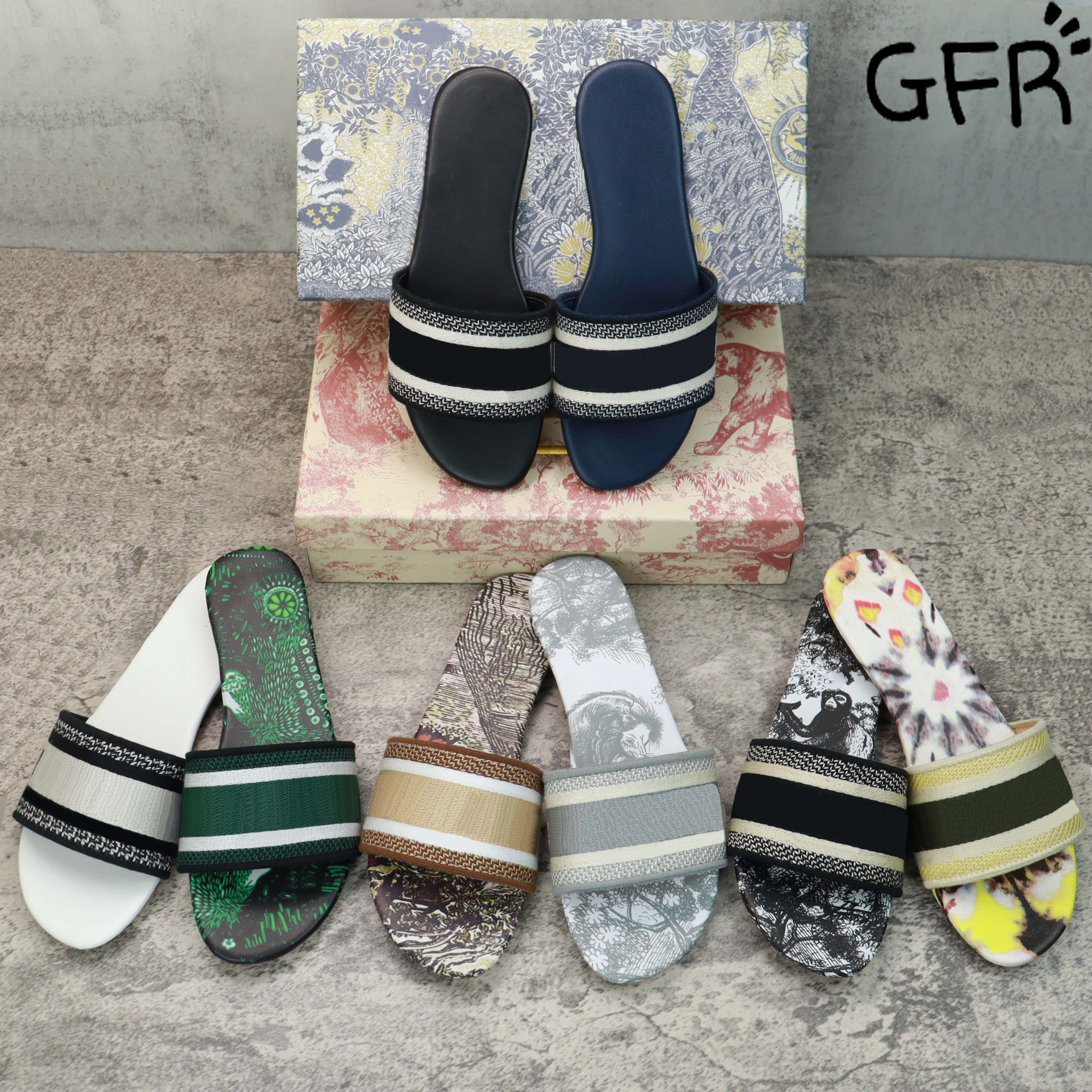 Classics sandals Fashion slipper slides Floral brocade Gear bottoms Flip Flops women shoes striped Beach causal Slippers home011 23, This is the box
Classics sandals Fashion slipper slides Floral brocade Gear bottoms Flip Flops women shoes striped Beach causal Slippers home011 23, This is the box