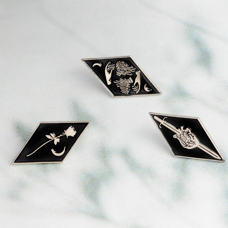 Pins, Brooches Punk Trendy Heart Dagger Rose Moon Hand Goth Pins Hard Enamel Pin Badges Men Women Accessories
Pins, Brooches Punk Trendy Heart Dagger Rose Moon Hand Goth Pins Hard Enamel Pin Badges Men Women Accessories