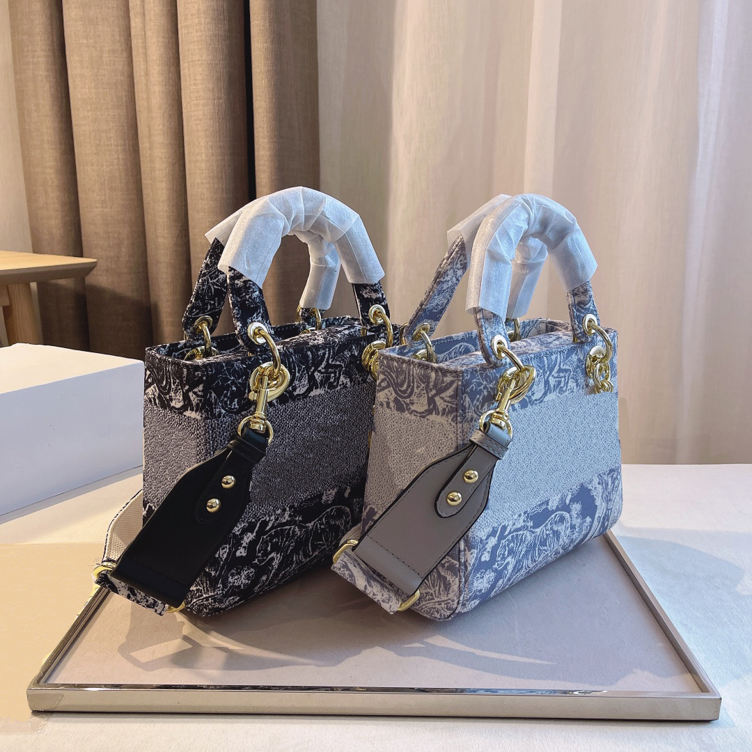 21FW luxury totes shopping bags designer handbag women's classic letter print with wide shoulder strap messenger bag fashion women wallet, Make up for price
21FW luxury totes shopping bags designer handbag women's classic letter print with wide shoulder strap messenger bag fashion women wallet, Make up for price
