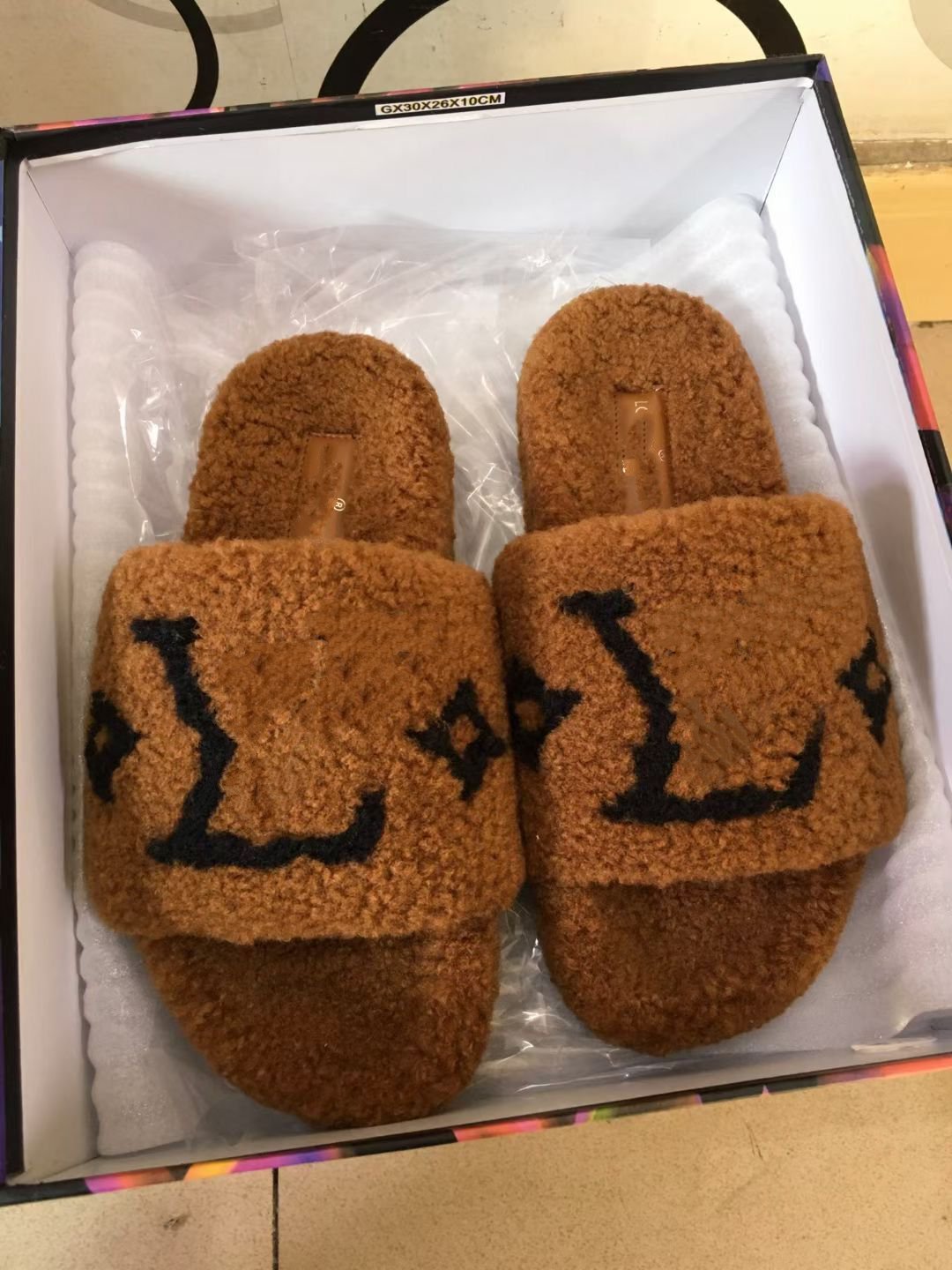 Luxurys designers Women Ladies wool Slides Winter fur Fluffy Furry letters Sandals Slippers Warm Comfortable Fuzzy Girl Flip Flop Slippers mkjjjm00003, Black
Luxurys designers Women Ladies wool Slides Winter fur Fluffy Furry letters Sandals Slippers Warm Comfortable Fuzzy Girl Flip Flop Slippers mkjjjm00003, Black