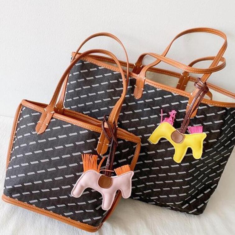 2021 More Color Fashion Classic Design Women Shopping Bag Totes High Quality Leather Large-capacity Shoulder Son Mommy Bags Handbag Wallet Purse, Double-sided -46cm
2021 More Color Fashion Classic Design Women Shopping Bag Totes High Quality Leather Large-capacity Shoulder Son Mommy Bags Handbag Wallet Purse, Double-sided -46cm