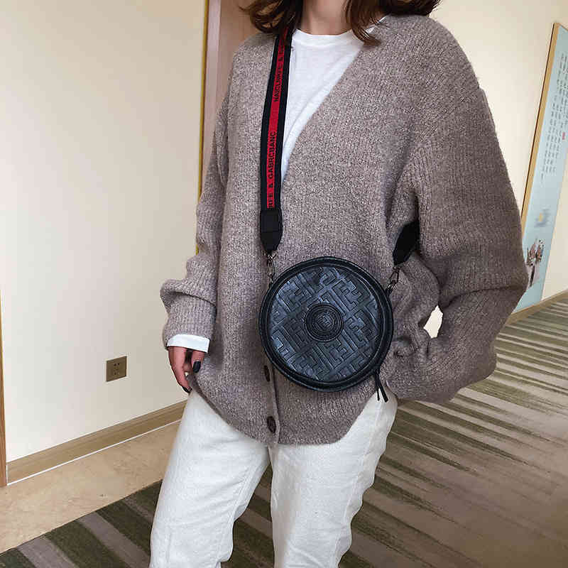 exclusive Bag women's and winter new small round bag sling shoulder wide belt messenger, Red
exclusive Bag women's and winter new small round bag sling shoulder wide belt messenger, Red