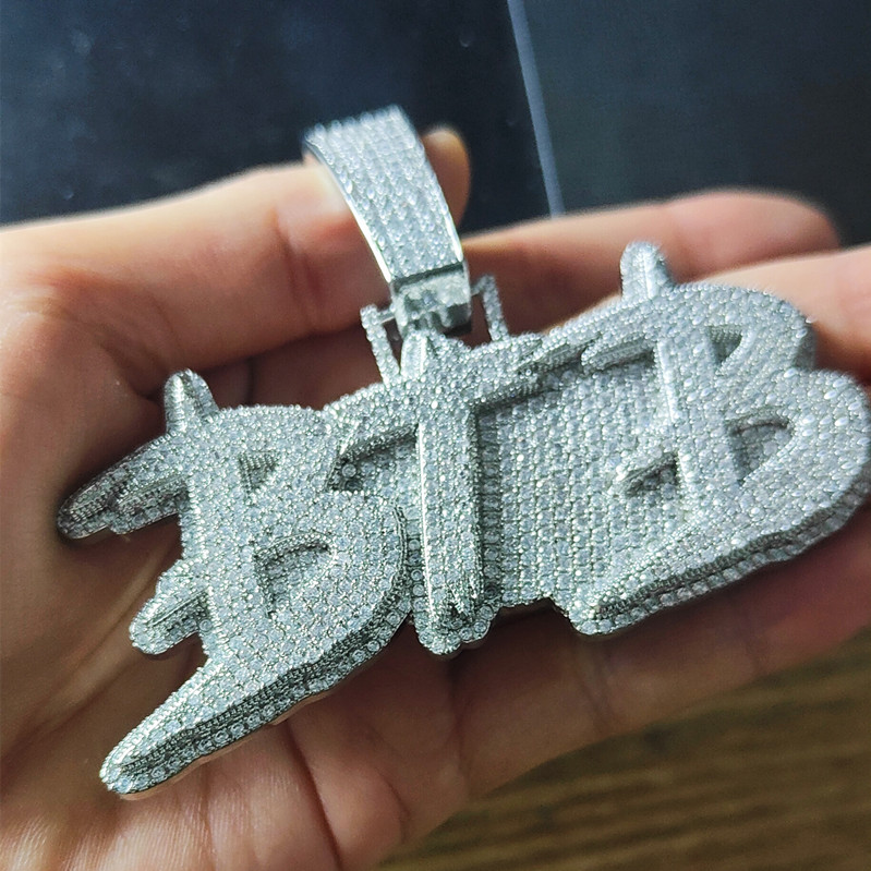 New Fashion Gold Plated Full CZ Diamond Stone Ice Out DIY Custom Name Letters Pendant Necklace With Free 3mm 24inch Rope Chain Nice Jewelry Gift
New Fashion Gold Plated Full CZ Diamond Stone Ice Out DIY Custom Name Letters Pendant Necklace With Free 3mm 24inch Rope Chain Nice Jewelry Gift