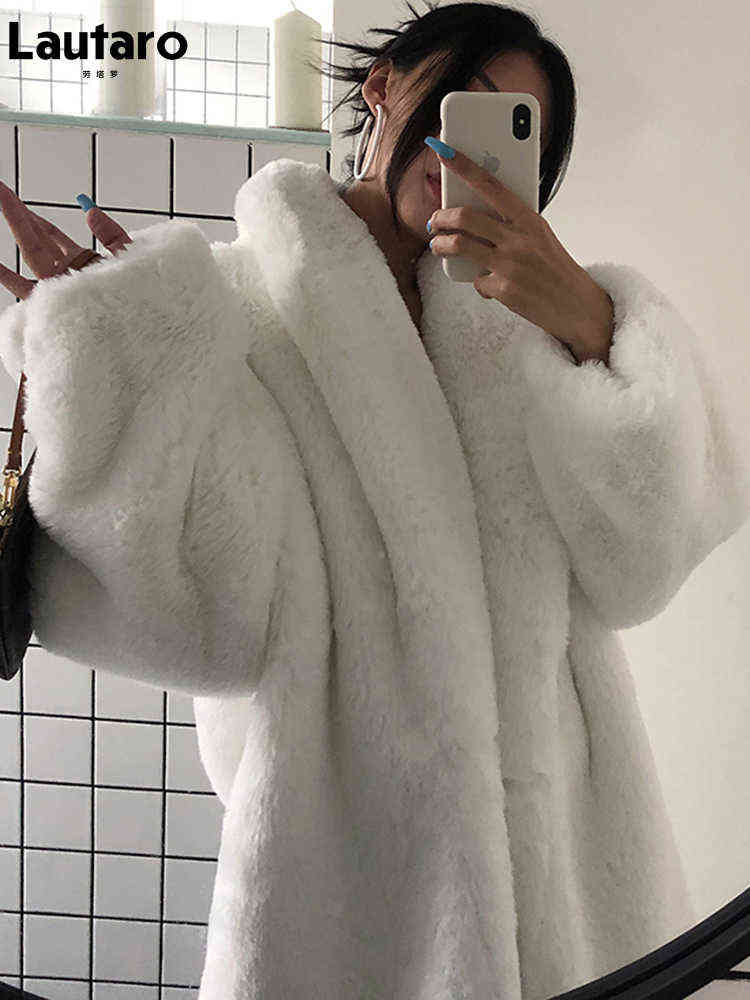 Lautaro Winter Oversized Thick Warm White Fluffy Faux Fur Coat Women Long Sleeve Loose Casual Stylish Korean Fashion Streetwear 211123