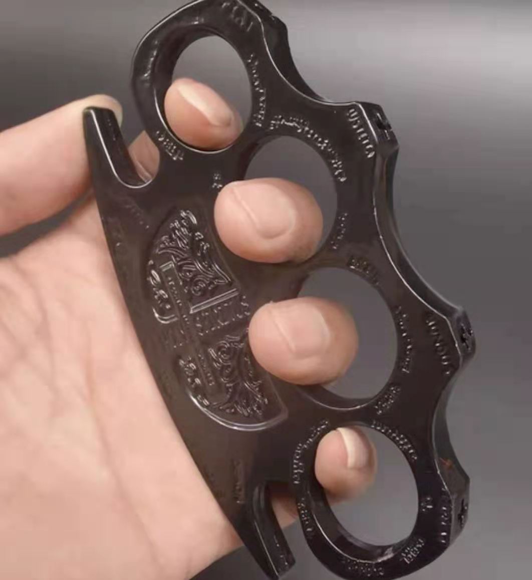 High Hardness Hell Detective Constantine Brass Knuckle Outdoor EDC tools Knuckles Duster Buckle Break window Self-Defense tool 123185
High Hardness Hell Detective Constantine Brass Knuckle Outdoor EDC tools Knuckles Duster Buckle Break window Self-Defense tool 123185