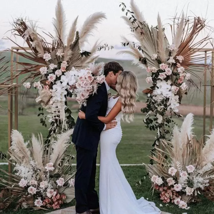 100Pcs/lot Wholesale Phragmites natural dried decorative Pampas Grass for Home Wedding decoration Flower Bunch 56-60cm, Natural color
100Pcs/lot Wholesale Phragmites natural dried decorative Pampas Grass for Home Wedding decoration Flower Bunch 56-60cm, Natural color
