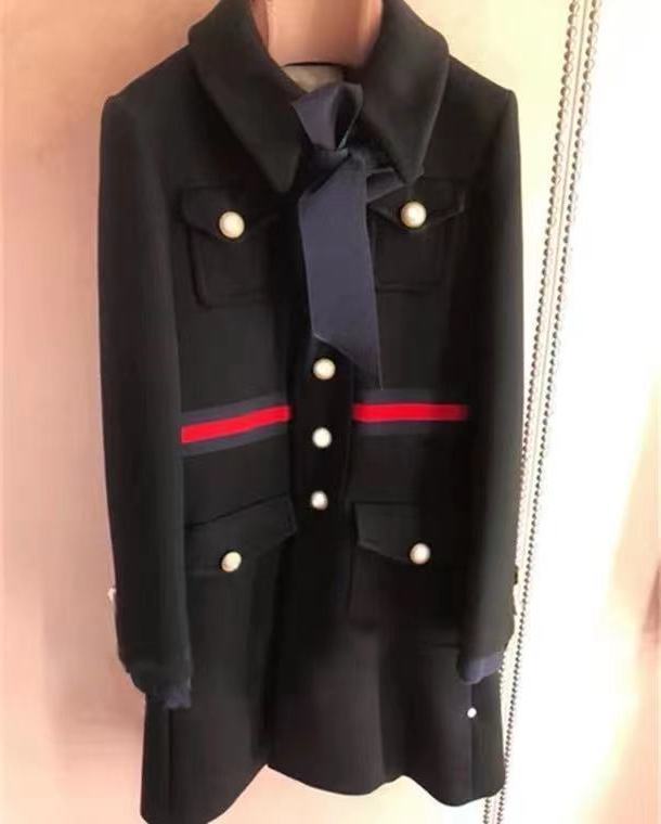 Vintage Black/White Long Women's Coats Designer Bow Big Letter Buttons Women Woolen Coat Plus Size Coats&Outwear 82007
Vintage Black/White Long Women's Coats Designer Bow Big Letter Buttons Women Woolen Coat Plus Size Coats&Outwear 82007