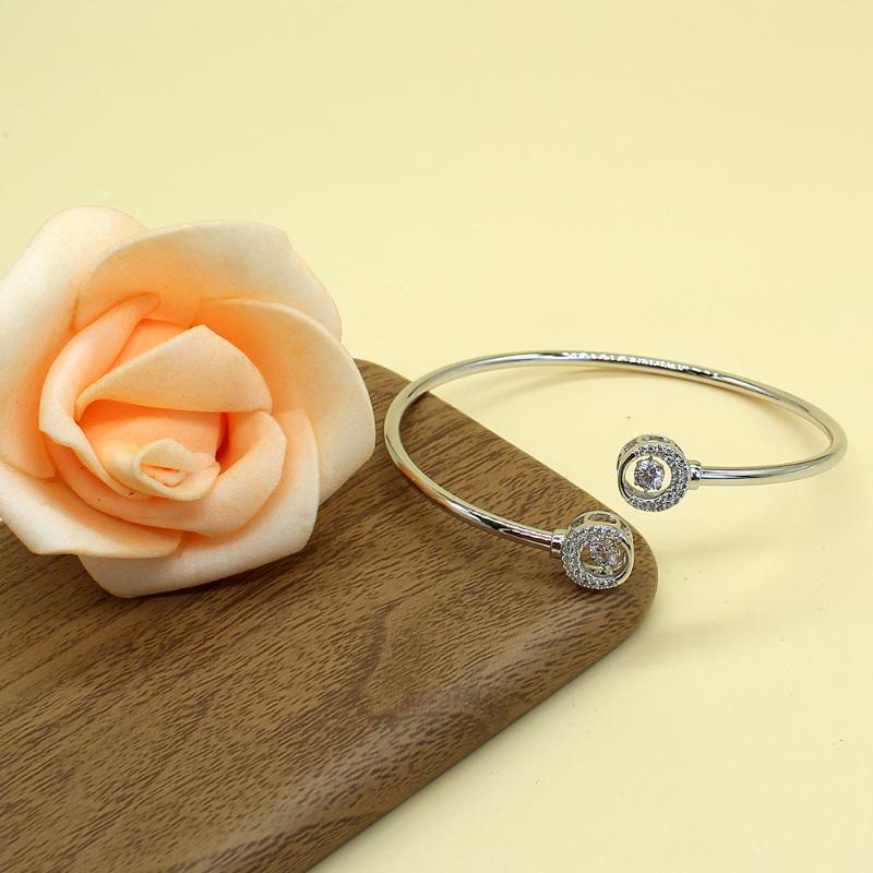 Bangle Exquisite Lovers Round Bracelets Ladies Open Cuff Bangles Rotatable Cubic Zirconia White Golden Plated Woman Jewelry Gifts
Bangle Exquisite Lovers Round Bracelets Ladies Open Cuff Bangles Rotatable Cubic Zirconia White Golden Plated Woman Jewelry Gifts