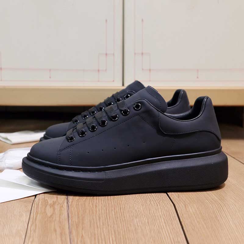 Timeless classic solid color designer casual shoes walking sneakers silk upper cowhide to create comfortable soles girls and boys Sneaker size 35-48 sports shoe, A set of original boxes
Timeless classic solid color designer casual shoes walking sneakers silk upper cowhide to create comfortable soles girls and boys Sneaker size 35-48 sports shoe, A set of original boxes