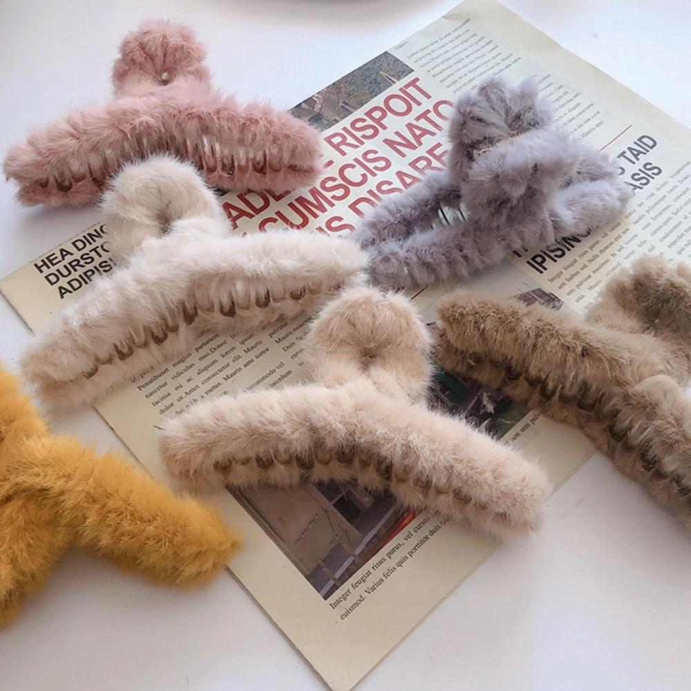 Elegant Plush Hair Claws Clip Woman Winter Accessories Hair Crab Headwear Fashion Clamp For Girls Hair Catch
Elegant Plush Hair Claws Clip Woman Winter Accessories Hair Crab Headwear Fashion Clamp For Girls Hair Catch