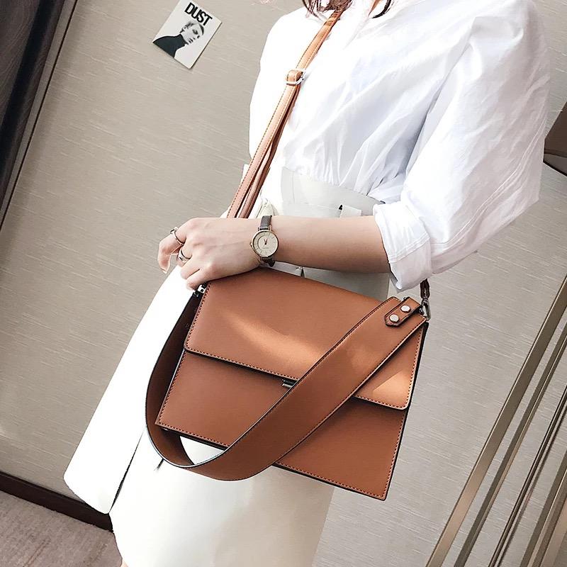 2021 Hot Sale Fashion Simple Commute Briefcase Summer New Small Square Bag Wild Shoulder Messenger Bag Multi-function, Black
2021 Hot Sale Fashion Simple Commute Briefcase Summer New Small Square Bag Wild Shoulder Messenger Bag Multi-function, Black
