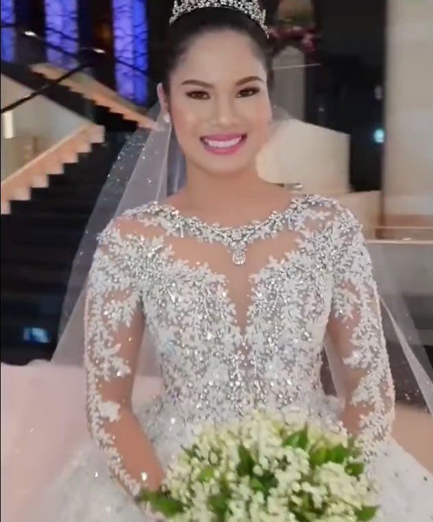 2021 sparkle illusion Wedding Dresses crew long sleeves sequined lace Bridal Gowns Lace Appliques long train vestidos de novia