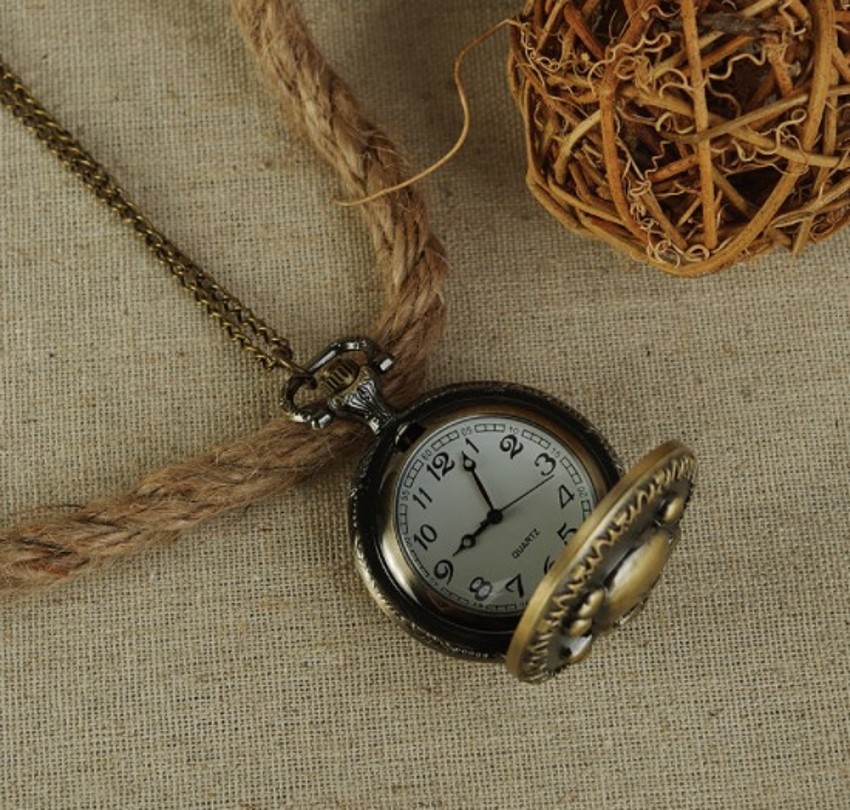 Classic vintage bronze medium size convex ghost quartz vintage pocket watch Men and women necklace pendant jewelry gifts
Classic vintage bronze medium size convex ghost quartz vintage pocket watch Men and women necklace pendant jewelry gifts