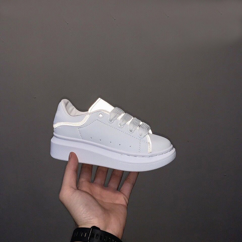 Designer luxury Reflective Skate Sneaker Cut Low Classic Casual Trainer Children Boy Girl Kids Fashion Sport Shoes size26-35, 001
Designer luxury Reflective Skate Sneaker Cut Low Classic Casual Trainer Children Boy Girl Kids Fashion Sport Shoes size26-35, 001