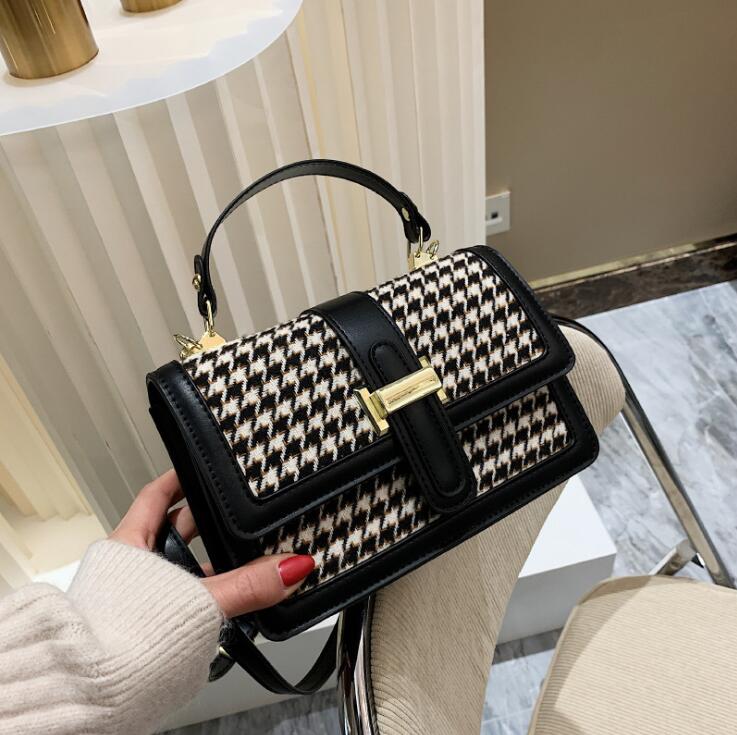 2021 Europe America Luxury Designer women bag Fashion Lady High capacity Canvas printed Travel Messenger bags, Brown
2021 Europe America Luxury Designer women bag Fashion Lady High capacity Canvas printed Travel Messenger bags, Brown