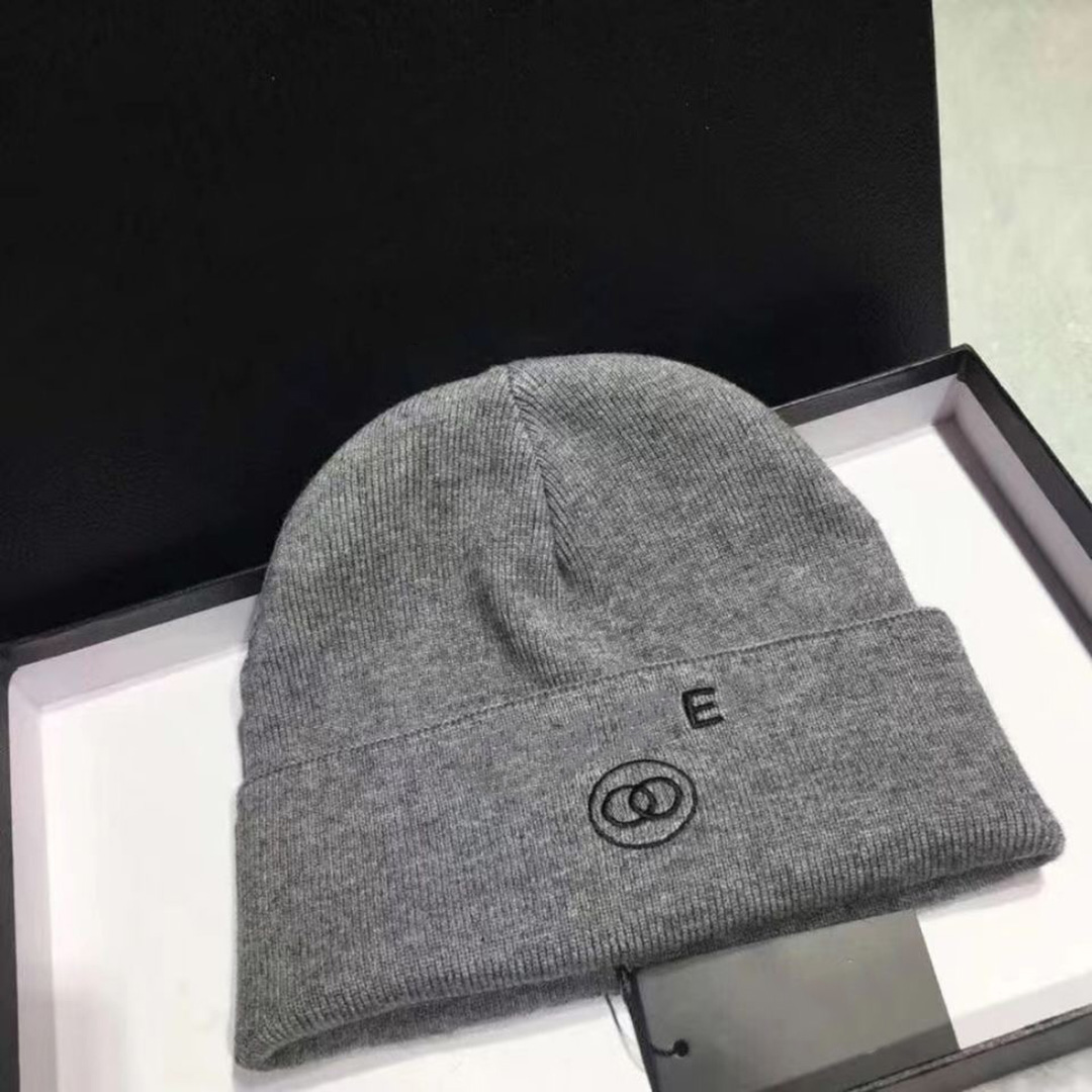 Letter C Designers Beanie Luxurys Skull Hat Knitted Caps Leisure Outdoor Fashion Couples of the same style 2 Color Ski Hats Mask Fitted Unisex good nice, Box
Letter C Designers Beanie Luxurys Skull Hat Knitted Caps Leisure Outdoor Fashion Couples of the same style 2 Color Ski Hats Mask Fitted Unisex good nice, Box
