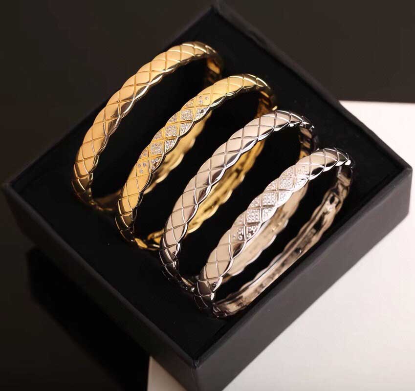 V gold material charm bracelet with diamond and no in two colors plated for women wedding jewelry Rhombus design gift have stamp box PS4786