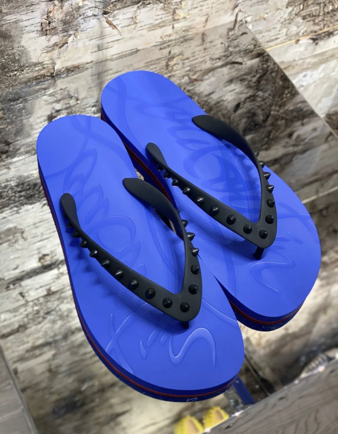 Luxury Summer Loubi Flip Sandals Flats Red Bottom Beach Slides Spikes Sandalias Casual Slippery Comfort Wholesale Footwear EU38-47, Black
Luxury Summer Loubi Flip Sandals Flats Red Bottom Beach Slides Spikes Sandalias Casual Slippery Comfort Wholesale Footwear EU38-47, Black