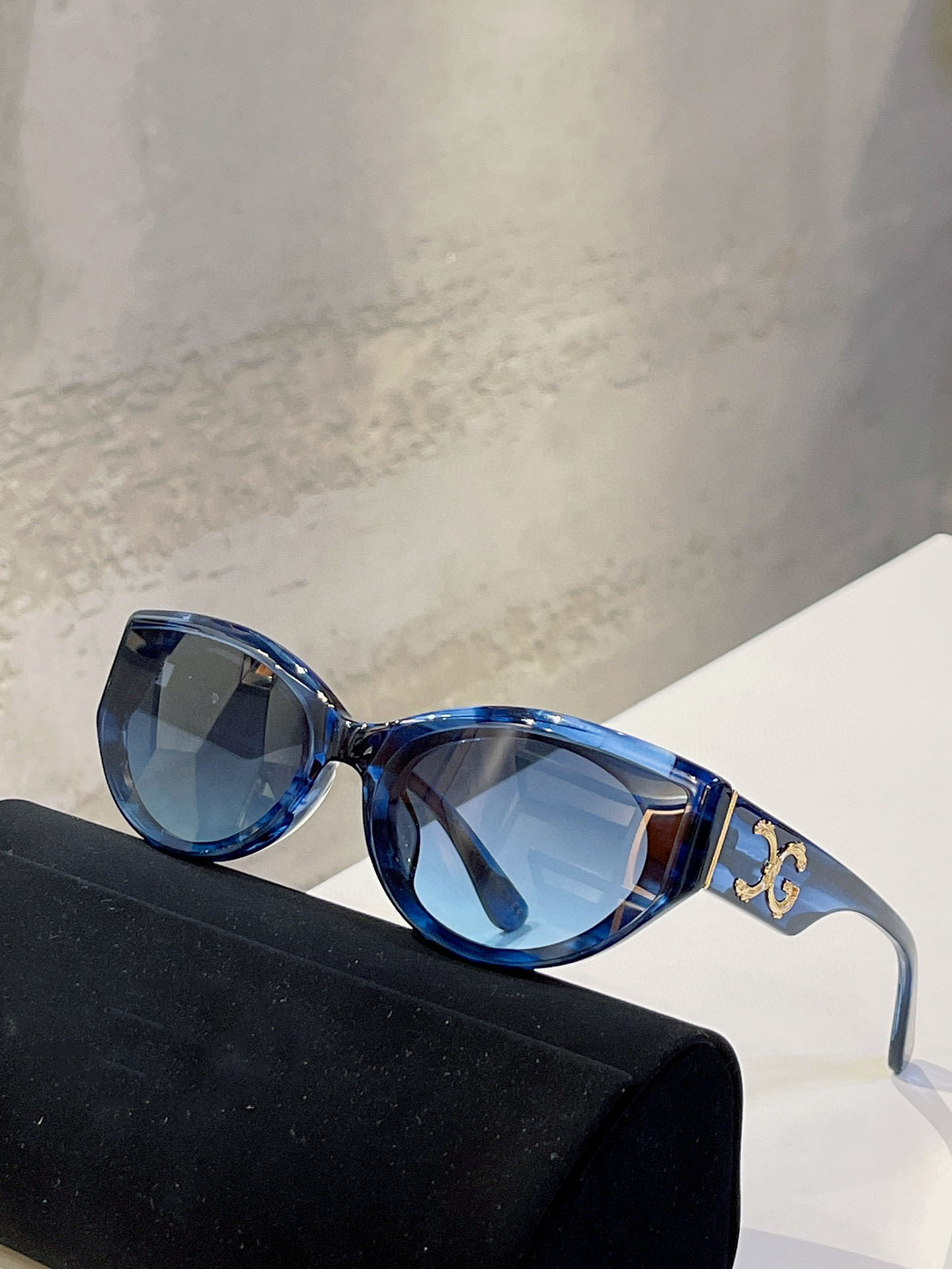 Classic retro mens sunglasses fashion design womens glasses luxury brand designer eyeglass top quality Simple business style uv400 with case DOG 7188B SIZE 60-17 145
Classic retro mens sunglasses fashion design womens glasses luxury brand designer eyeglass top quality Simple business style uv400 with case DOG 7188B SIZE 60-17 145