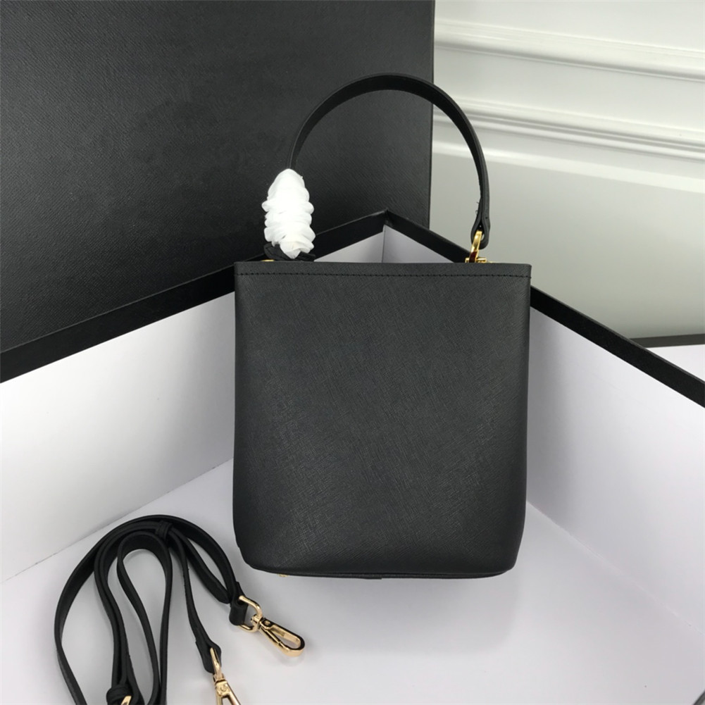 Luxury designer Crossbody Shoulder Backpack Handbags Tote bag Bags Handbags Wallet Purse Online solid color square leather clutch and should
Luxury designer Crossbody Shoulder Backpack Handbags Tote bag Bags Handbags Wallet Purse Online solid color square leather clutch and should